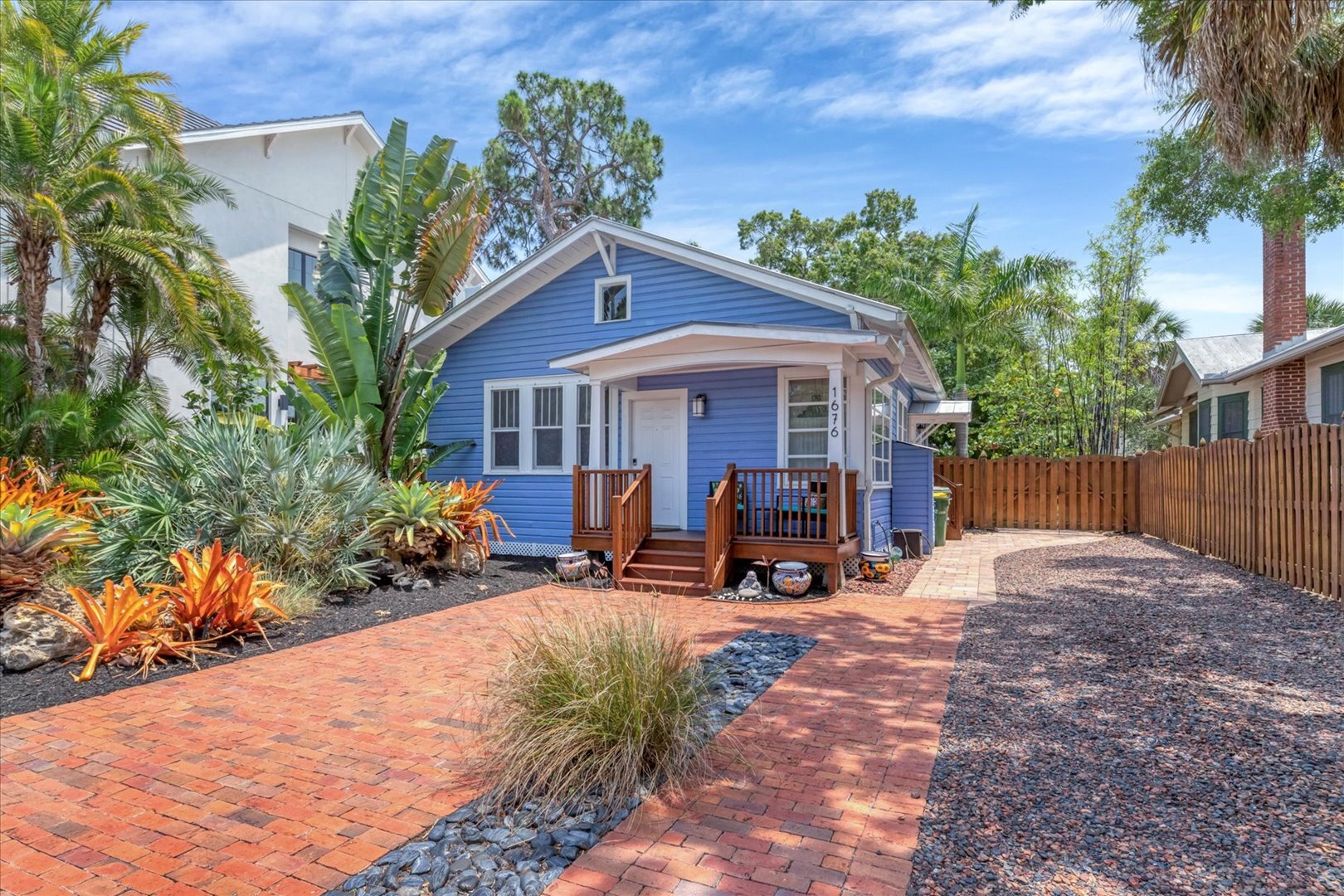 1676 Oak St. in Sarasota, FL