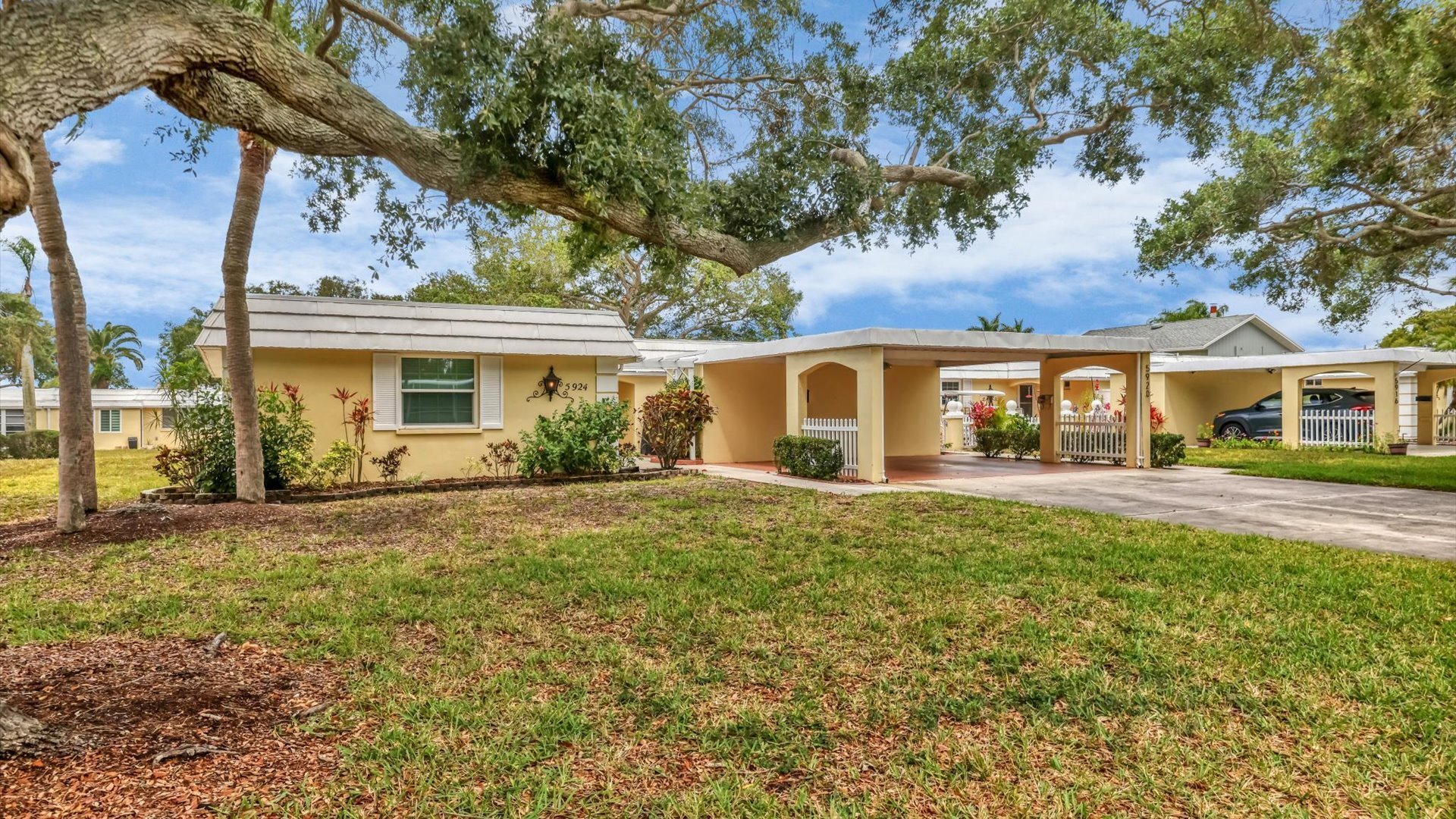 5924 Driftwood Ave in sarasota, FL