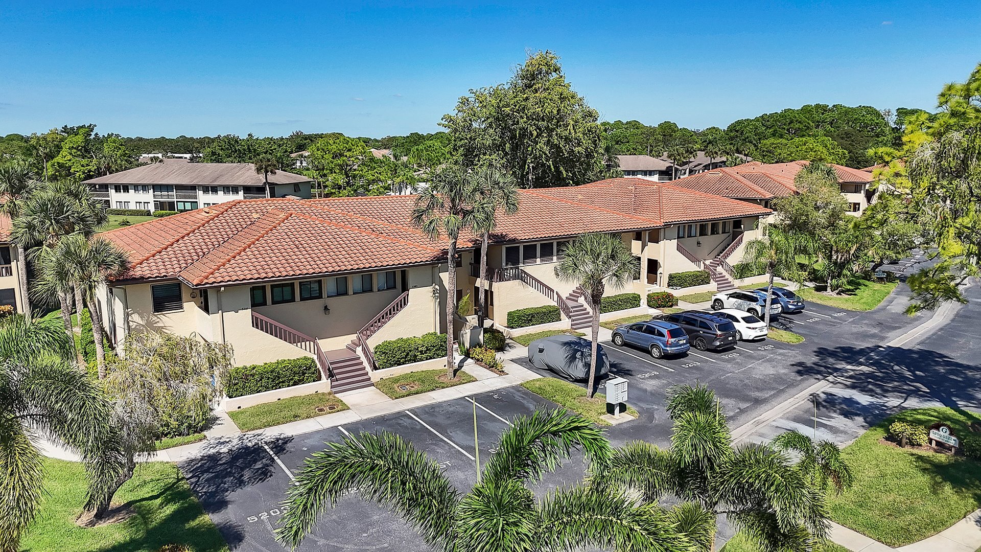 5205 Lake Village Dr in SARASOTA, FL