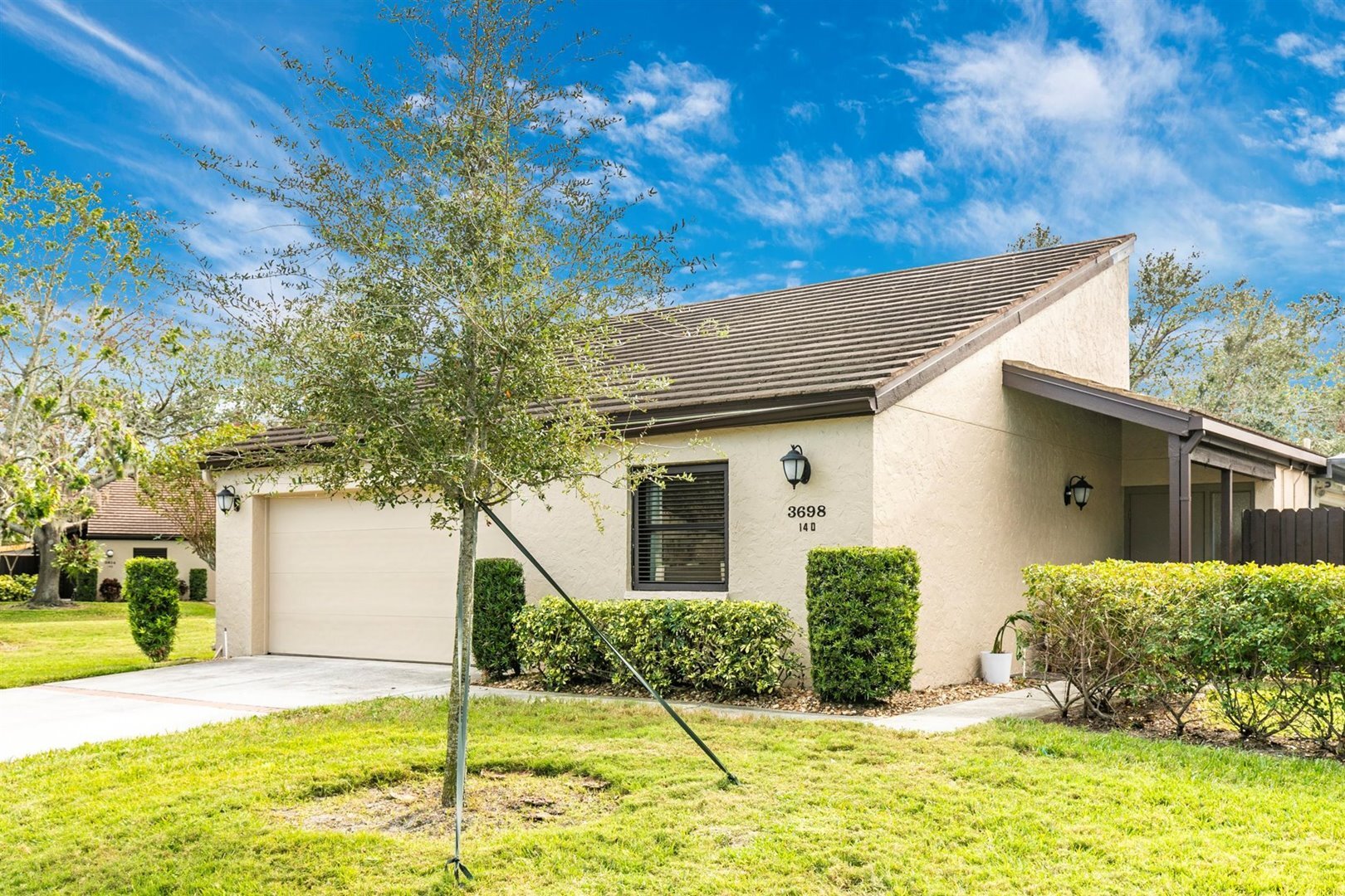 3698 Glen Oaks Manor Dr in Sarasota, FL