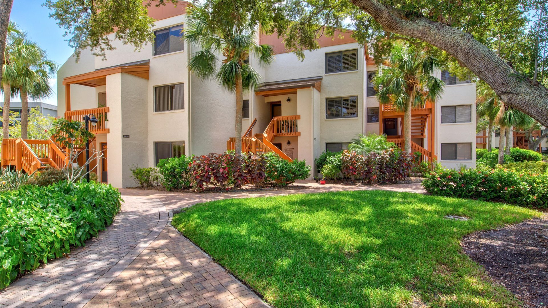 1700 Cove II Pl, #310 in Sarasota, FL