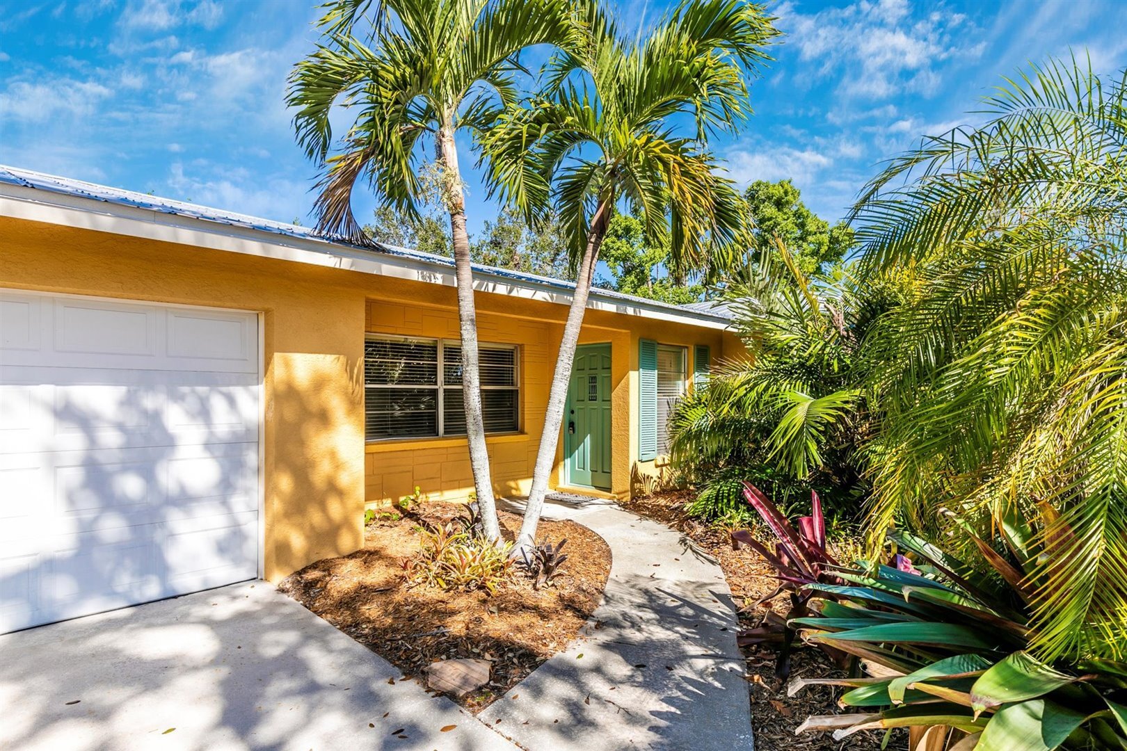 3039 Chase Cir in Sarasota, FL