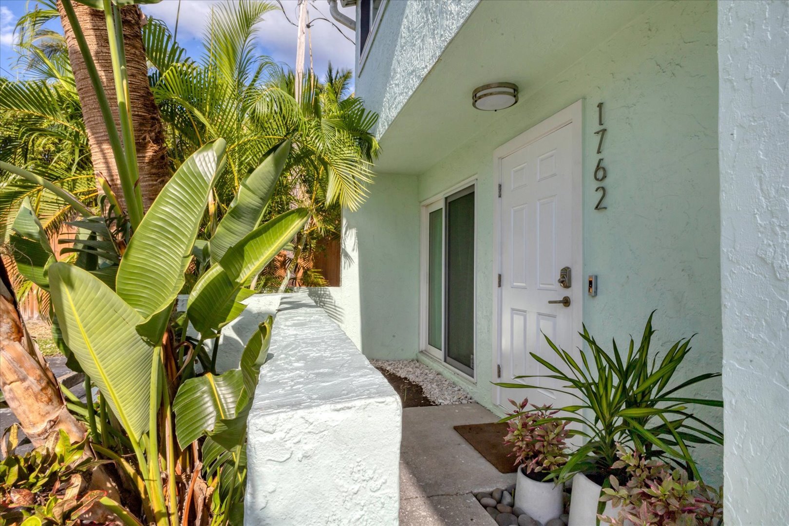 1762 Stickney Point Road, #204 in Sarasota, FL