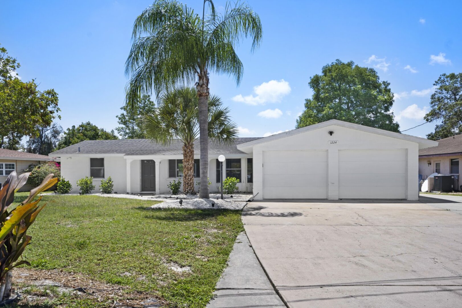 1224 Angela Maria Rd in Sarasota, FL