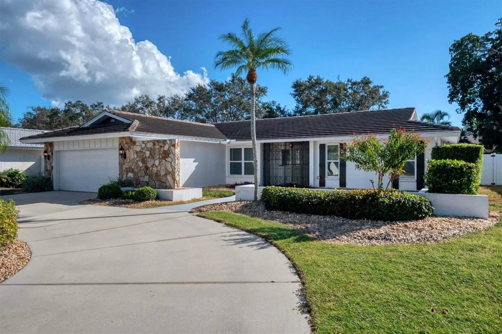2926 Captiva Drive in Sarasota, FL