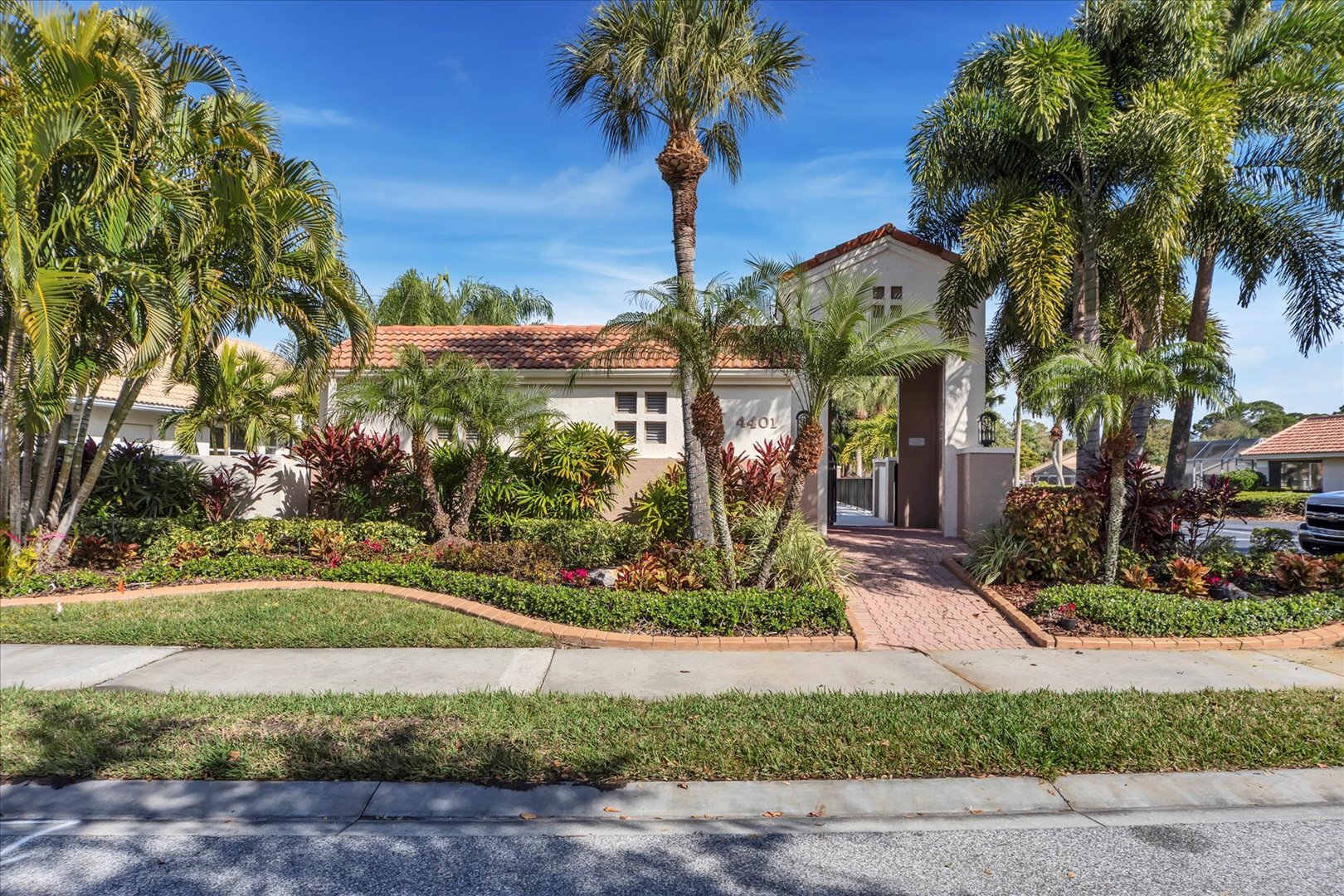 4612 Deer Trail Blvd in Sarasota, FL