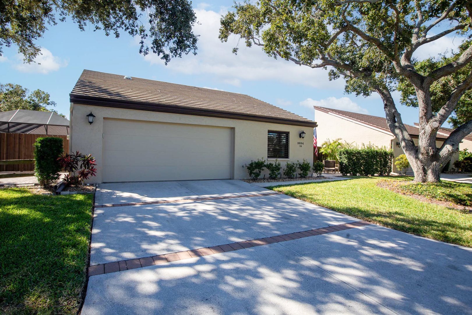 3694 Glen Oaks Manor Drive in Sarasota, FL